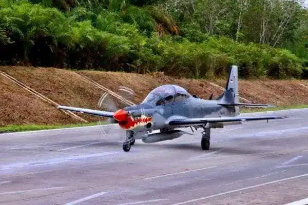 TNI Berhasil Laksanakan Uji Coba Pendaratan F-16 dan Super Tucano di Ruas Tol JTTS Lampung