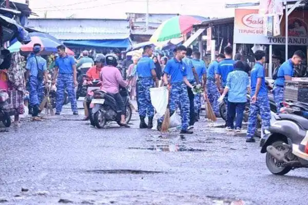 Gerakan Indonesia ASRI, Personel Lanud Sultan Hasanuddin Bersihkan Kawasan Terminal dan Pasar Daya