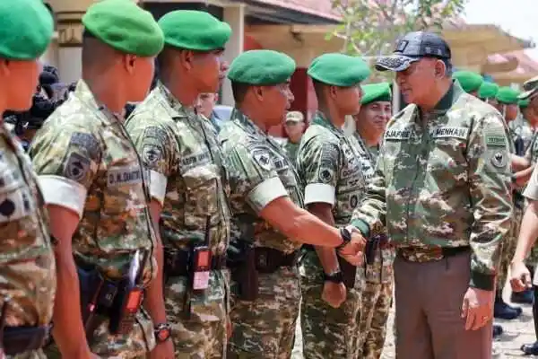 Pastikan Kesiapan Satuan, Wapang TNI Mendampingi Menhan RI Tinjau Yonif TP 848/SPC di Lampung
