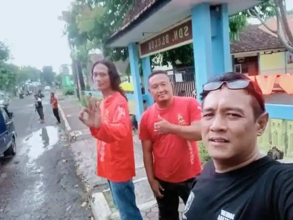 Kepedulian Sosial LRN Lamongan, Ratusan Takjil Dibagikan di Bluluk