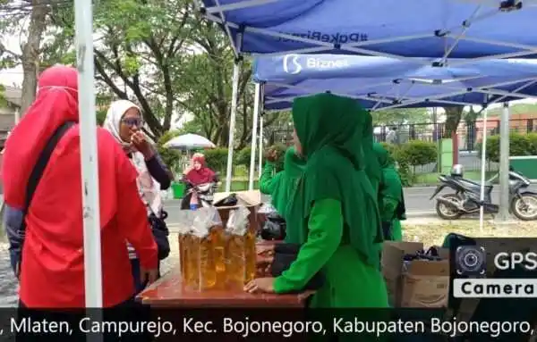 TNI dan Persit di Bojonegoro Gelar Bazar Murah dan Berbagi Takjil Ramadan di Desa Campurejo