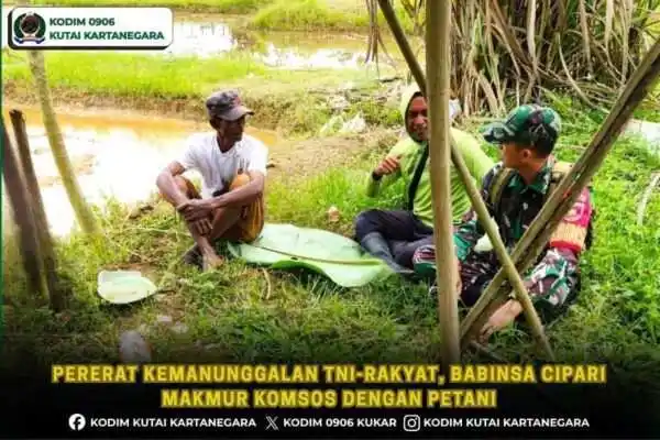 Pererat Kemanunggalan TNI-Rakyat, Babinsa Cipari Makmur Komsos dengan Petani