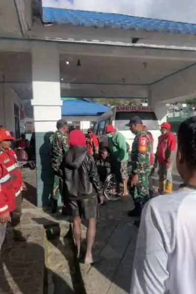 Evakuasi dan Pelayanan Kesehatan Warga Korban Pembakaran Honai Oleh KKB
