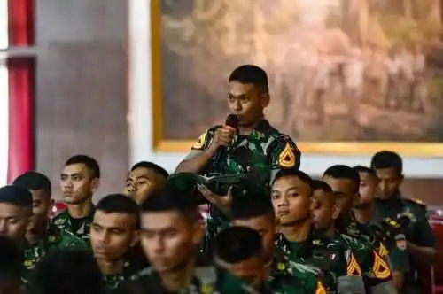 Gubernur Akmil Berikan Pengarahan Geopolitik Dunia kepada Taruna Tingkat I, II, dan III