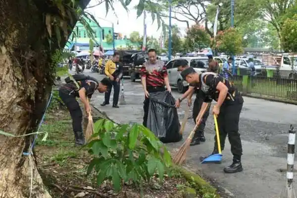 Sinergi TNI-Polri dan Masyarakat Peringati HUT ke-80 TNI AU, Lanud Sjamsudin Noor Gelar Karya Bakti di Pasar Ulin Raya Banjarbaru