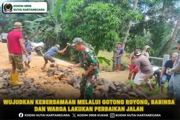 Wujudkan Kebersamaan Melalui Gotong Royong, Babinsa Dan Warga Lakukan Perbaikan Jalan