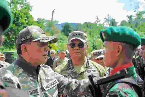Wapang TNI Dampingi Menhan RI Tinjau Kesiapan Yonif TP 805/KSW di Papua Barat