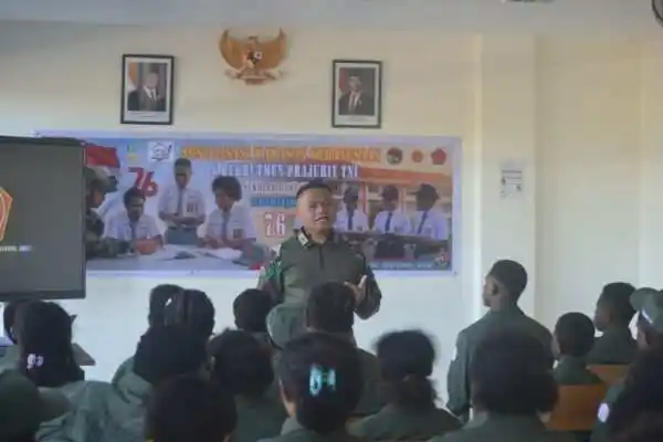 TNI Tanamkan Wawasan Kebangsaan Melalui Program Papua Pintar