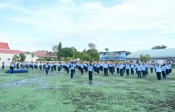 Langkah Seirama, Silaturahmi Terjaga, Soliditas Personel Semakin Menyala! Danlanud Sjamsudin Noor Rajut Kebersamaan Melalui Olahraga BersamaLangkah Seirama, Silaturahmi Terjaga, Soliditas Personel Semakin Menyala! Danlanud Sjamsudin Noor Rajut Kebersamaan Melalui Olahraga Bersama