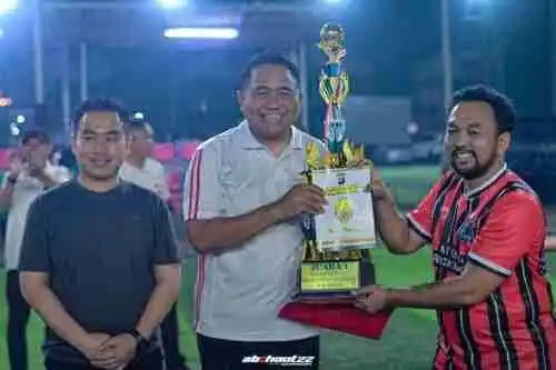 Gelar Juara Mini Soccer Kapolresta Cup I Jatuh ke Tangan Satreskrim FC dan Senkom FC