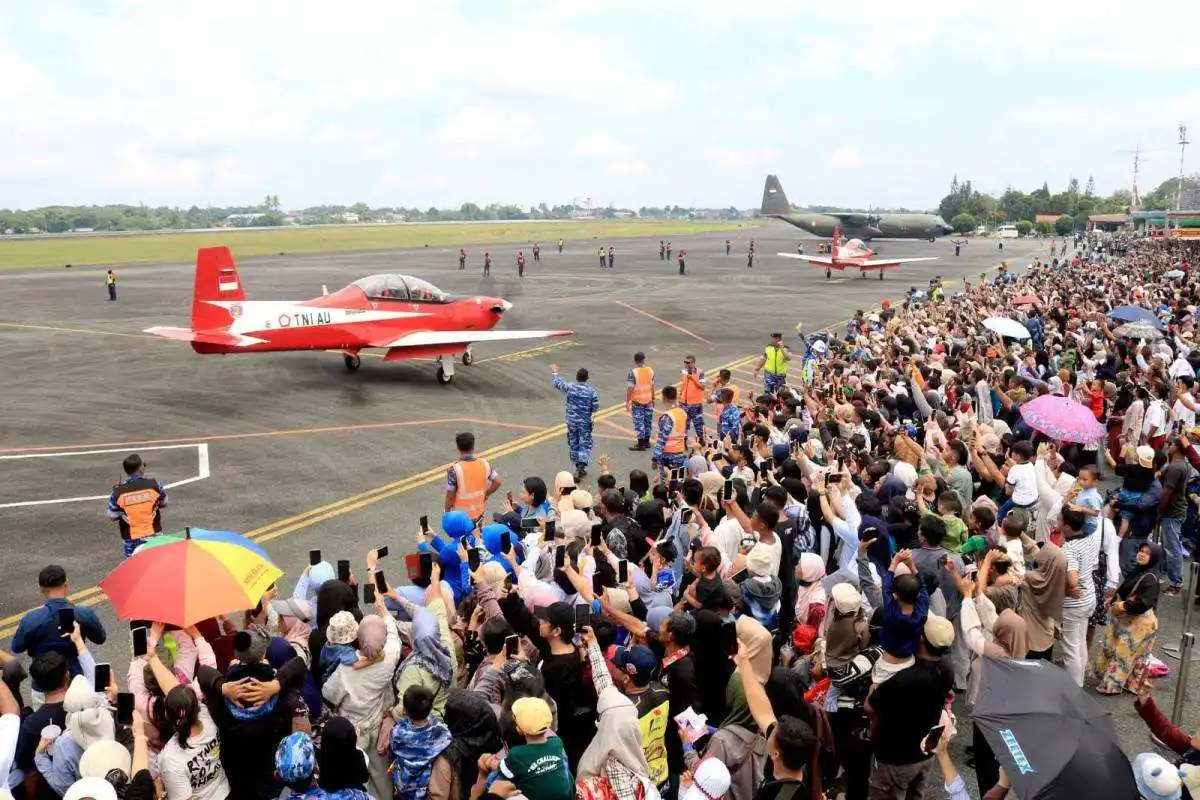 Open Base Jupiter Aerobatic Team di Lanud Sjamsudin Noor, Disambut Meriah Ribuan Warga Banua Padati Apron