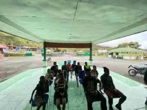 Lewat Nobar Piala Dunia 2026, Kodim 1714/Puncak Jaya Perkuat Silaturahmi dengan WargaLewat Nobar Piala Dunia 2026, Kodim 1714/Puncak Jaya Perkuat Silaturahmi dengan Warga