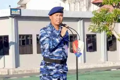 Harumkan Nama Satuan di PORAU 2026, Komandan Lanud Sjamsudin Noor Anugerahkan Piagam Penghargaan Kepada Dua Personel Berprestasi