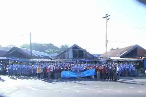 Lanud Sultan Hasanuddin Bersama Satuan TNI AU Makassar Gelar Karya Bakti di Pasar Mandai Sambut Hari Bakti ke-79 TNI Angkatan Udara