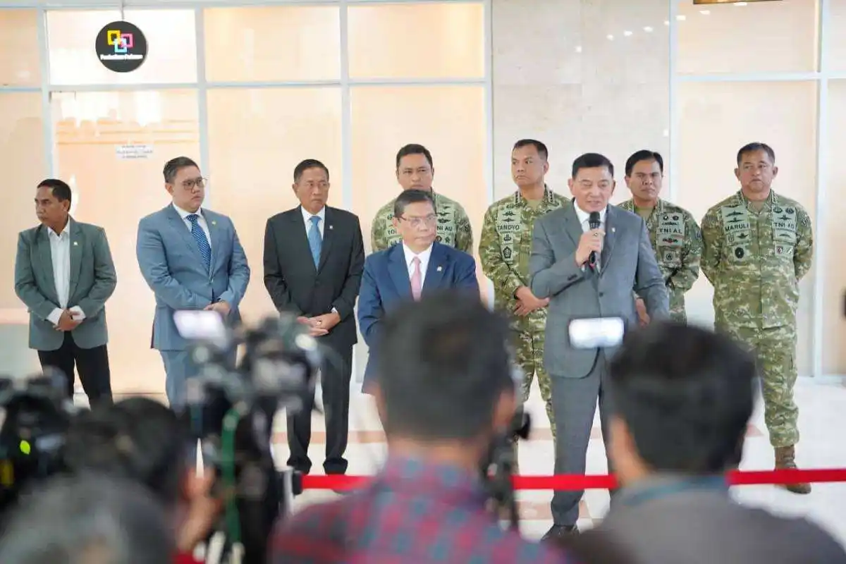 Wapang TNI Dampingi Menhan RI dalam Rapat Kerja Bersama Komisi I DPR RI