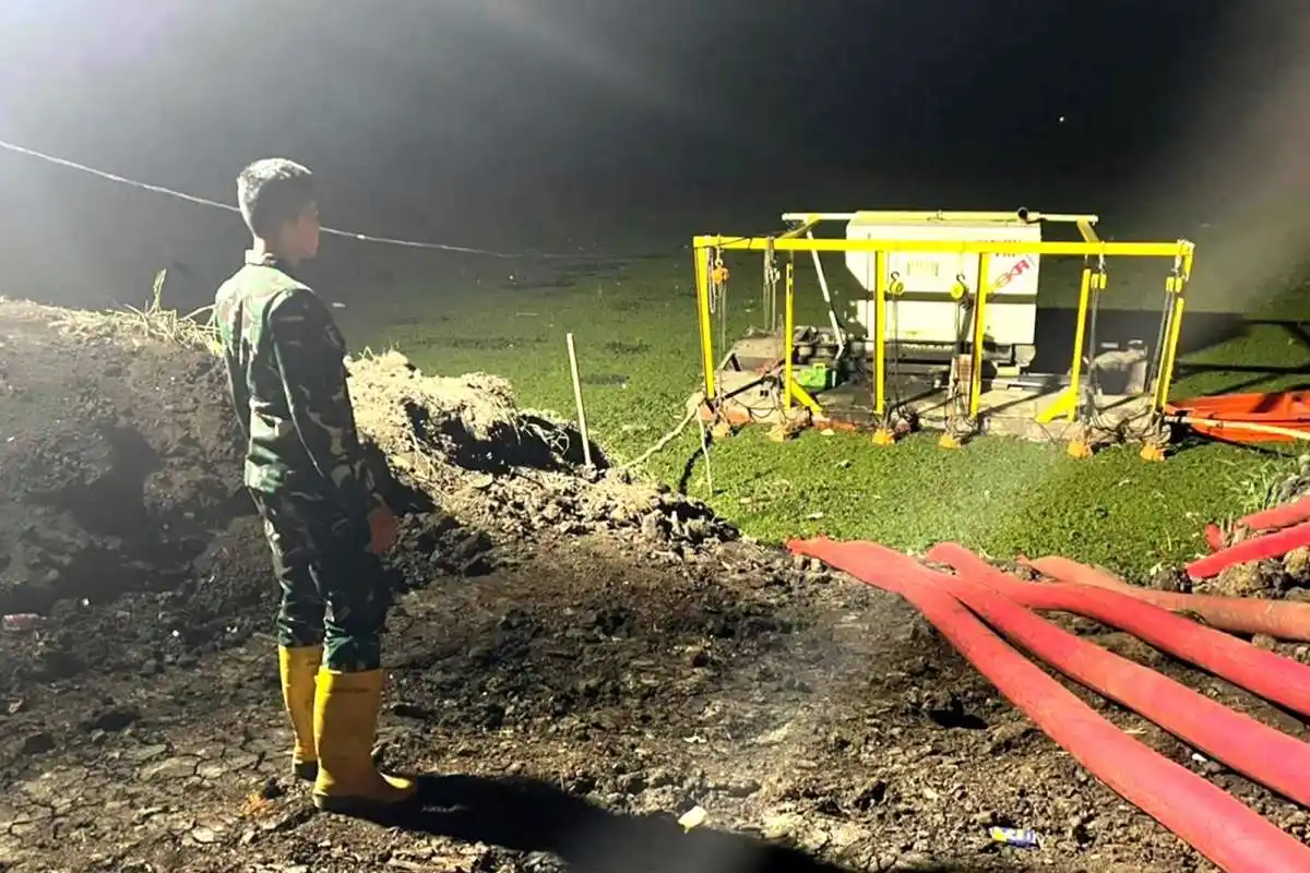 Pastikan Sumber Air Karhutla Tetap Andal, Personel Lanud Sjamsudin Noor Siaga 24 Jam Dukung Kesiapan dan Operasi Penanganan Karhutla