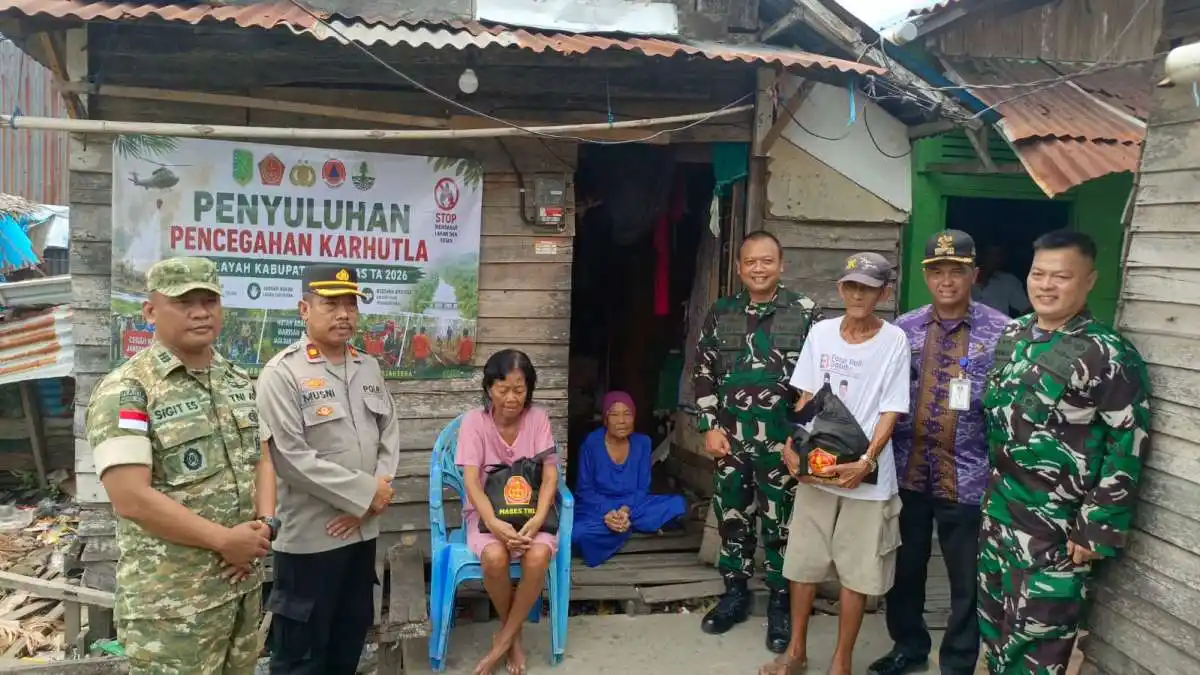 Panglima TNI Salurkan Bantuan dan Perkuat Pencegahan Karhutla di Sambas