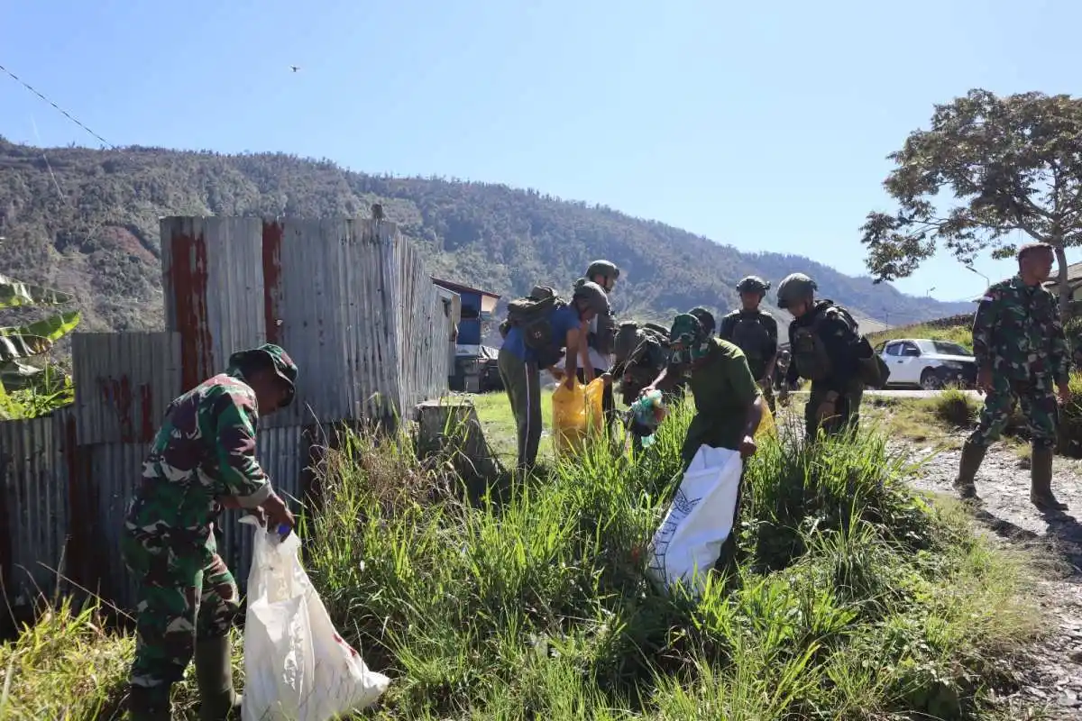 HUT TNI Ke-81 Tahun  2026, Kodim 1714/Puncak Jaya : TNI Peduli Sampah Bersama Masyarakat