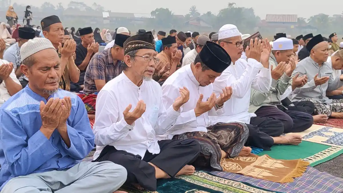 Satgas Kahurtla TNI Gelar Sholat Istisqo dan Sosialisasi di Melawi