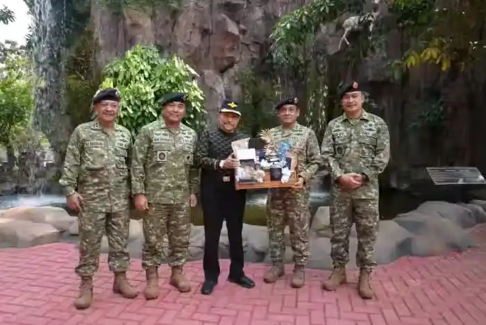 Kababinkum dan HAM TNI Bersama Waaspers Panglima TNI Anjangsana ke Sesepuh TNI