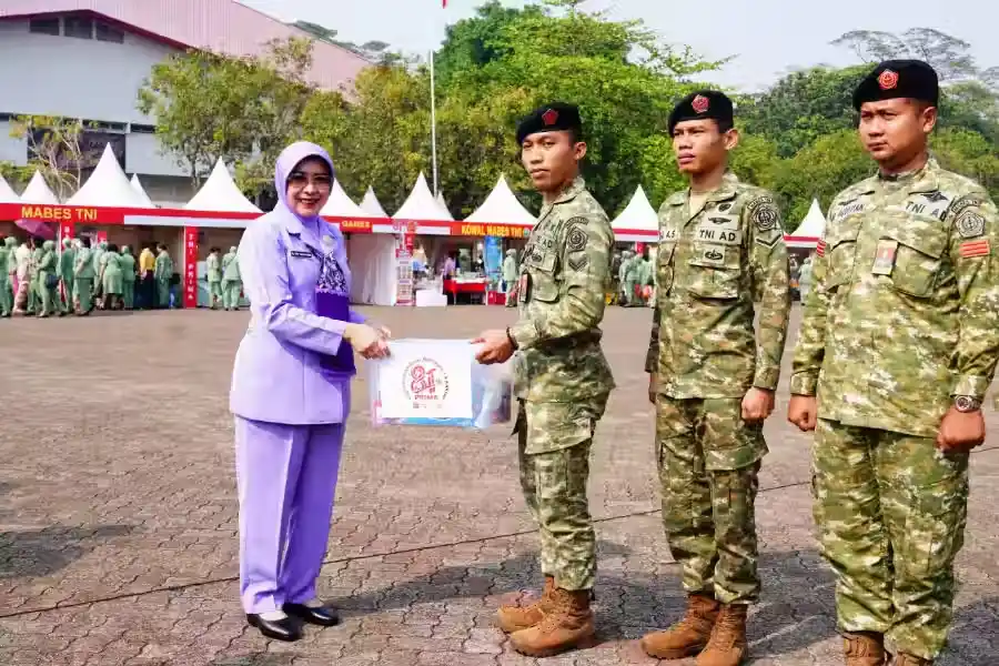 Waketum Dharma Pertiwi Buka Bazar TNI, Semarakkan HUT ke-81 TNI