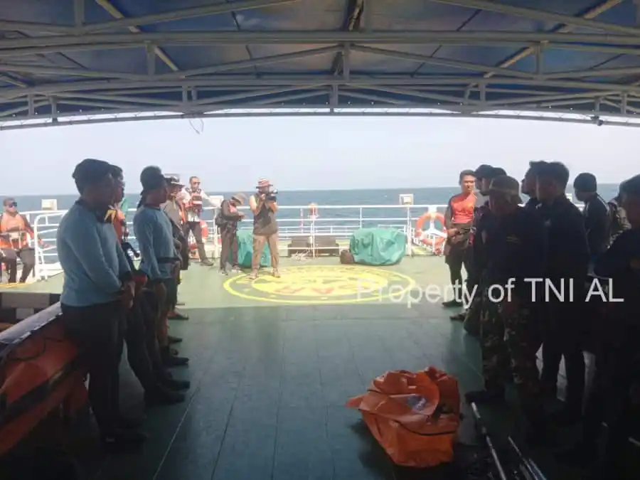 Tim Penyelam TNI AL Temukan 15 Jenazah Korban KM Virgo Transport 8