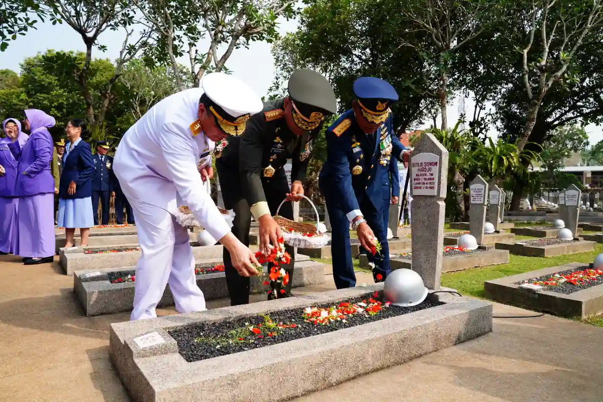 Wakil Panglima TNI Pimpin Ziarah Nasional HUT Ke-81 TNI, Teladani Semangat Juang Para Pahlawan