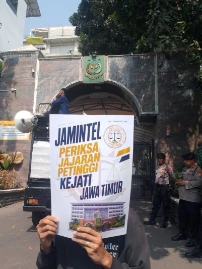 Aksi di Kejagung, FORMAJATIM Desak Pengusutan Dugaan Suap ESDM dan Transparansi Kematian Oni Setiawan