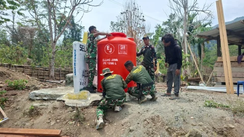 Kerja Keras Tim Satgas TMMD Ke-130 Membuahkan Hasil, Air Bersih Siap Dialirkan Ke Rumah Warga Kampung Yamboi