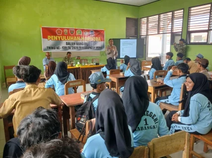 Satgas TMMD 130 Kodim 1416/Muna Sosialisasi Bahaya Narkoba Kepada Pelajar SMKN 4 Muna