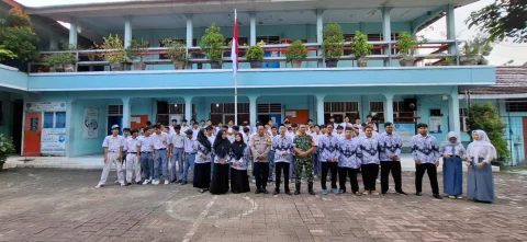 Cegah Pelajar Ikut Aksi Unjuk Rasa ke Jakarta, Bhabinkamtibmas dan Babinsa Sambangi SMK Taruna Karya Cikupa