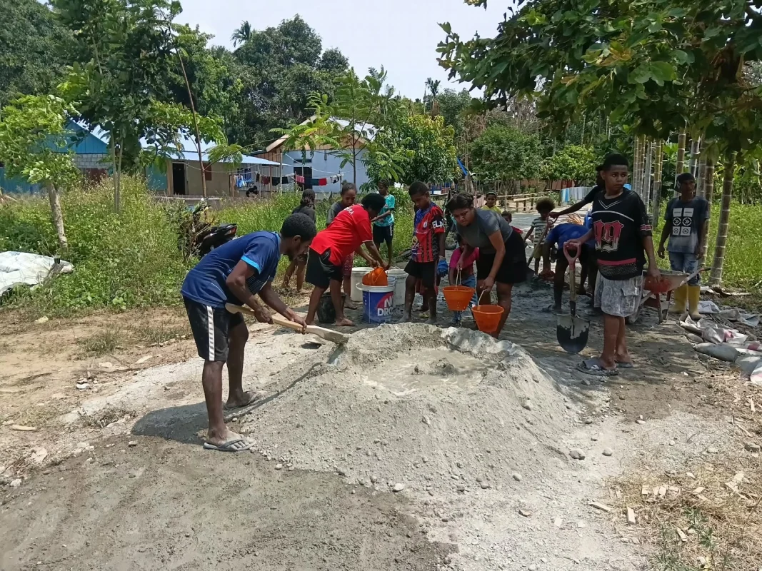 Partisipasi Mama-Mama Papua, Gotong Royong Sukseskan TMMD ke-130