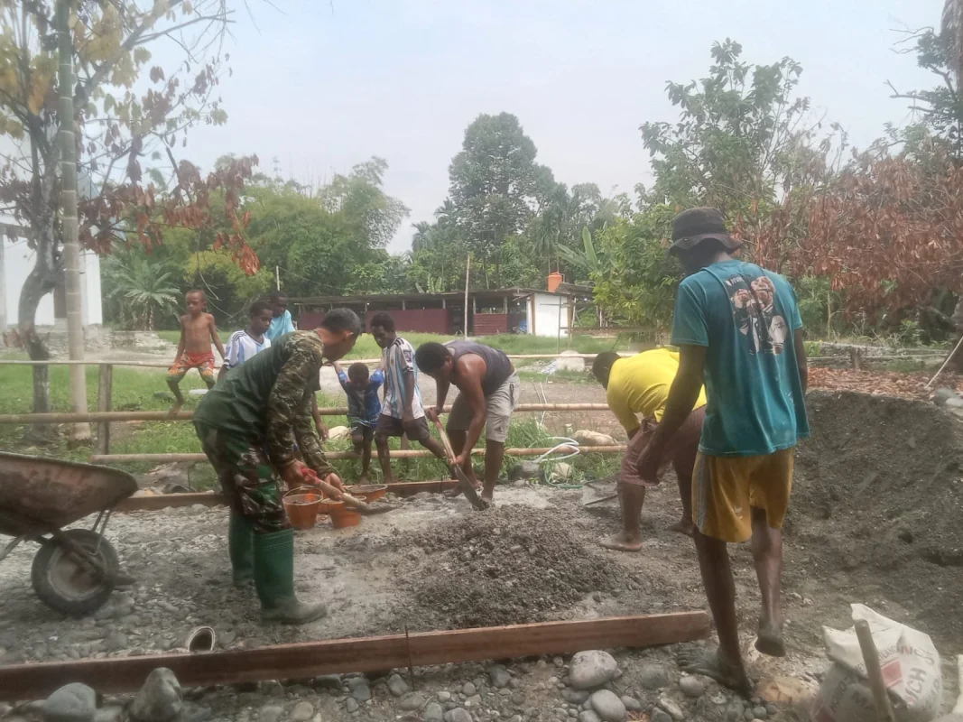 Pekerjaan Berat Terasa Ringan, Satgas TMMD ke-130 Bersama Masyarakat Bergotong Royong