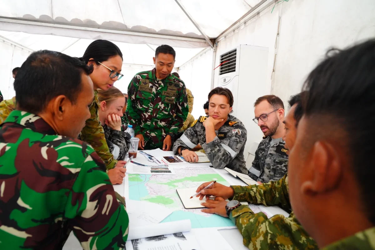 TNI–ADF Gelar NEO TTX, Simulasikan Evakuasi Warga akibat Erupsi Gunung Raung
