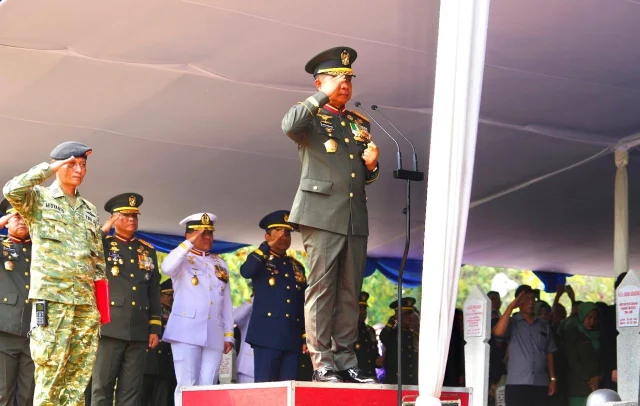 Panglima TNI Pimpin Upacara Pemakaman Alm Jenderal TNI (Purn) Subagyo HS