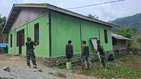 Hari Ke-11, Satgas TMMD Kodim 1808/Mansel Selesaikan Perbaikan Lima Rumah Warga Yamboi