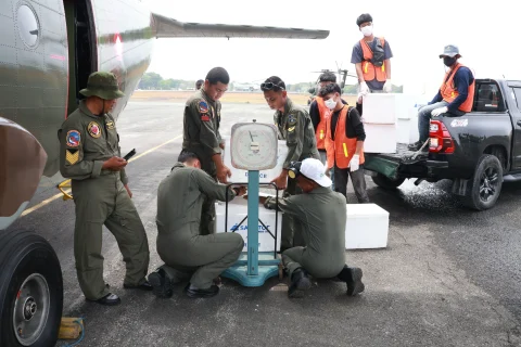 TNI Semai 9,2 Ton Garam dan 1,6 Ton Dry Ice Atasi Karhutla di Kalimantan