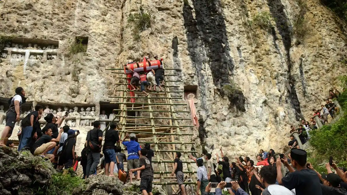 Karhutla di Toraja Utara Menjalar ke Liang Pemakaman Tradisional