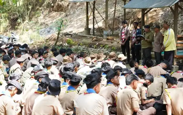 Pramuka Santri Kenali Pengelolaan Lingkungan dan Energi Terbarukan di Boon Pring