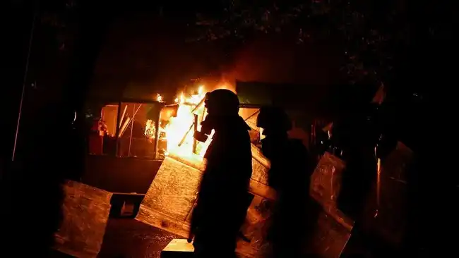 Demo Mahasiswa di Tirana Memanas, Gedung Kementerian Kehakiman Terbakar