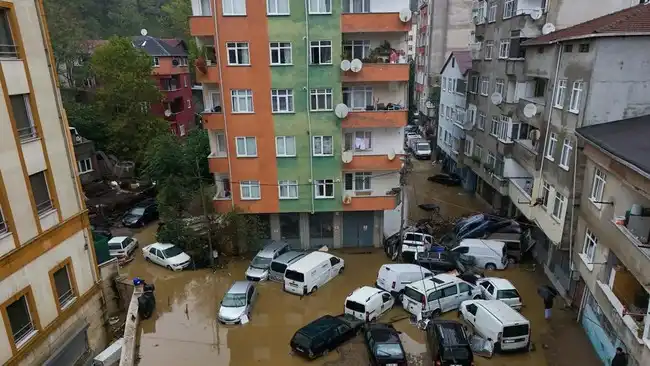Banjir Besar di Istanbul: Korban Jiwa, Rumah Terendam, dan Penerbangan Terganggu
