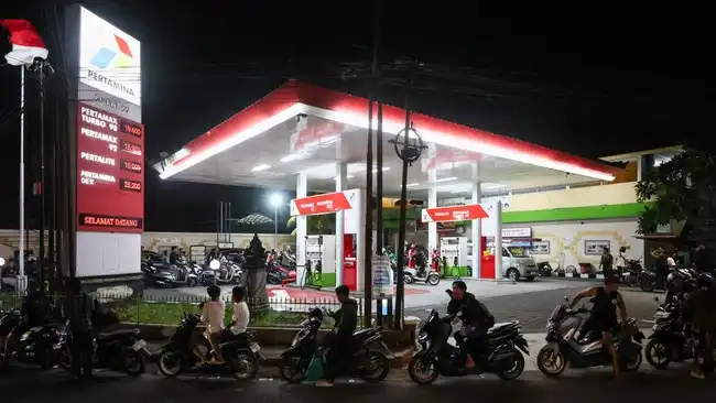Pergeseran ke Pertalite Picu Antrean BBM di Sejumlah Wilayah