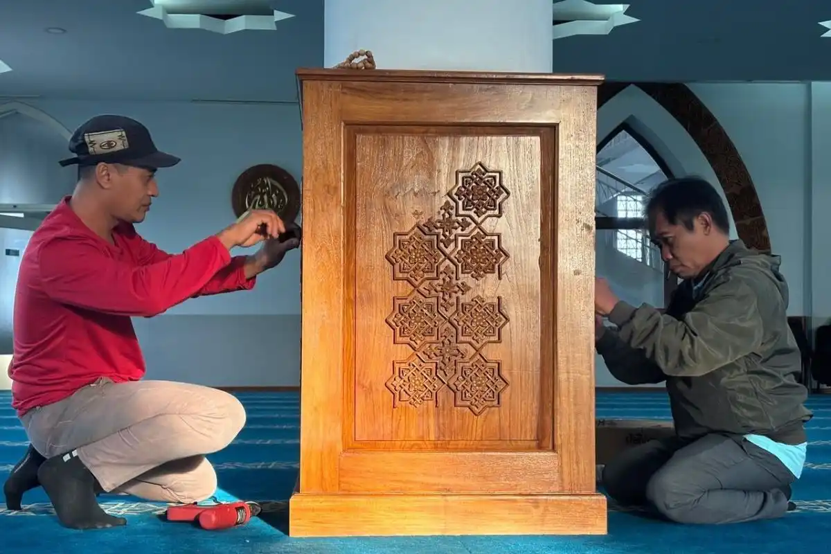 Pengukir Jepara Merestorasi Ornamen Masjid Istiqlal di Sarajevo