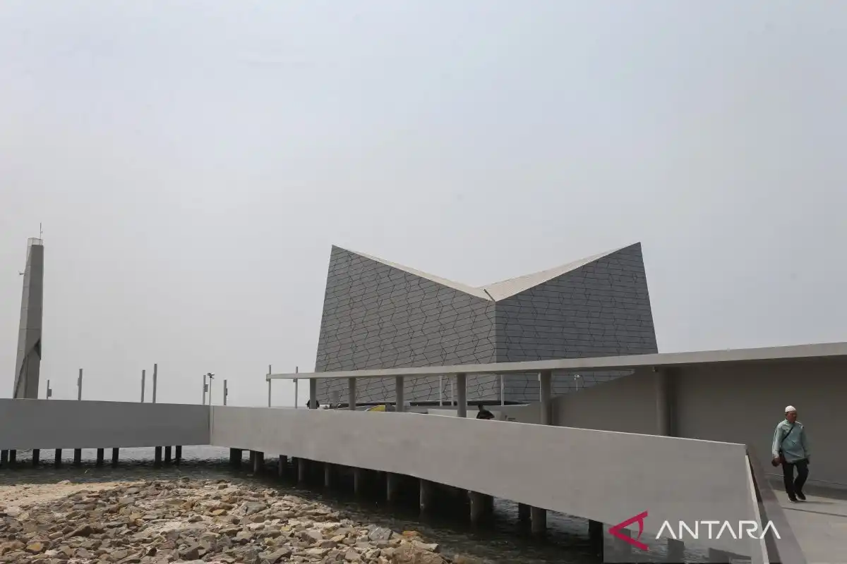 Lima Peristiwa Jakarta: Masjid Apung, Koperasi, Sekolah, dan Pengelolaan Sampah