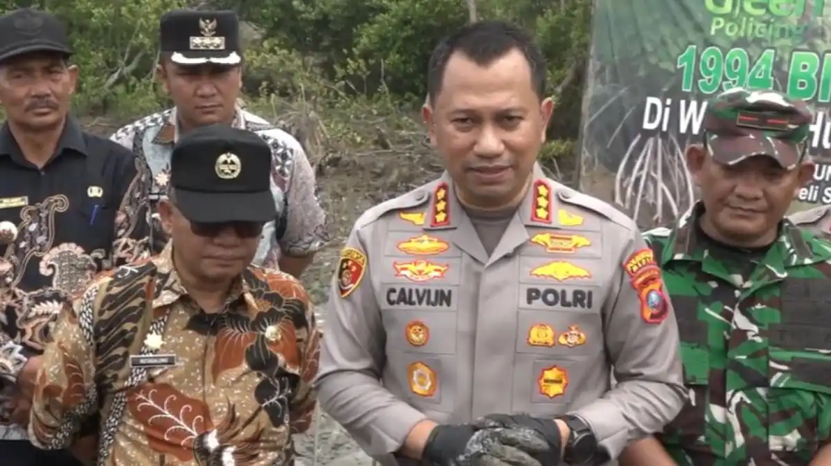 Polrestabes Medan dan Warga Tanam 1.994 Mangrove di Tanjung Rejo