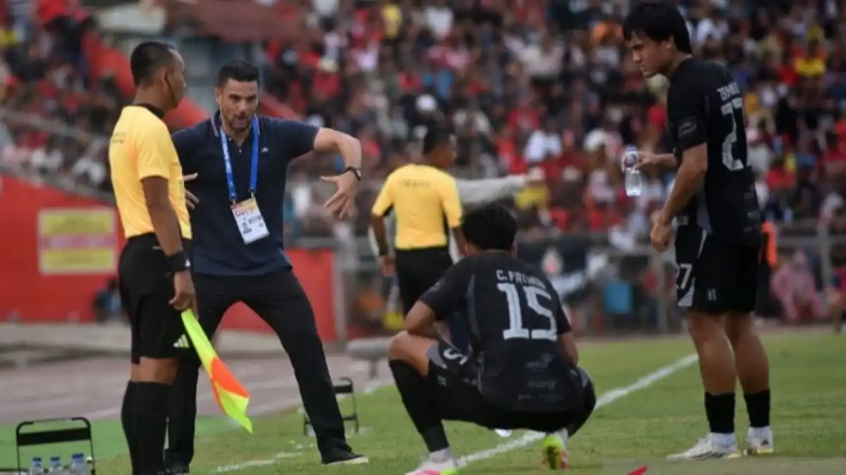 Carlos Peña Tekankan Kesiapan Menyeluruh Persita untuk Hadapi Persija