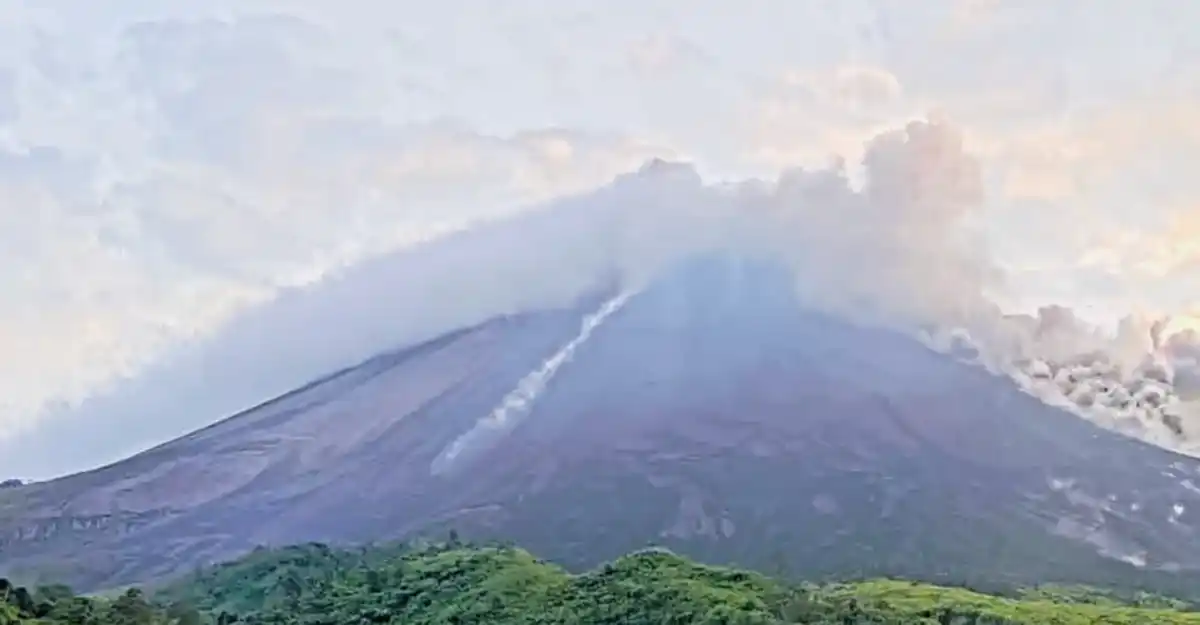 Merapi Tetap Siaga, Enam Guguran Lava Meluncur hingga Dua Kilometer