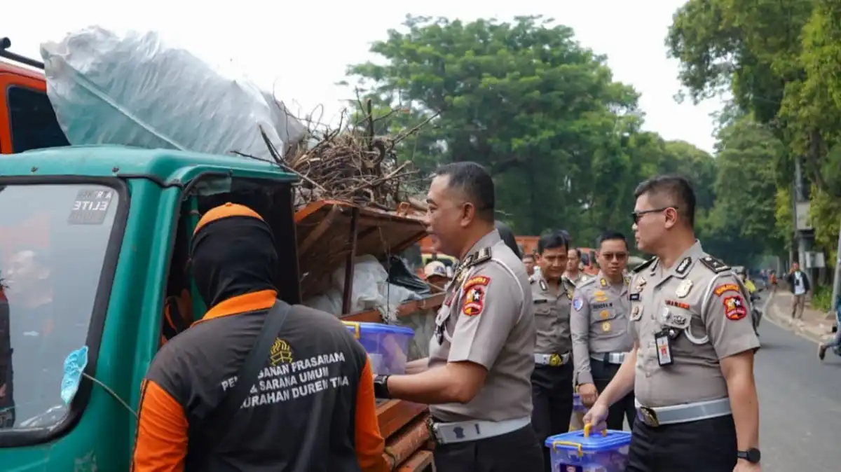 Aksi Jumat Korlantas: Bantuan Sosial dan Dialog Bersama Warga