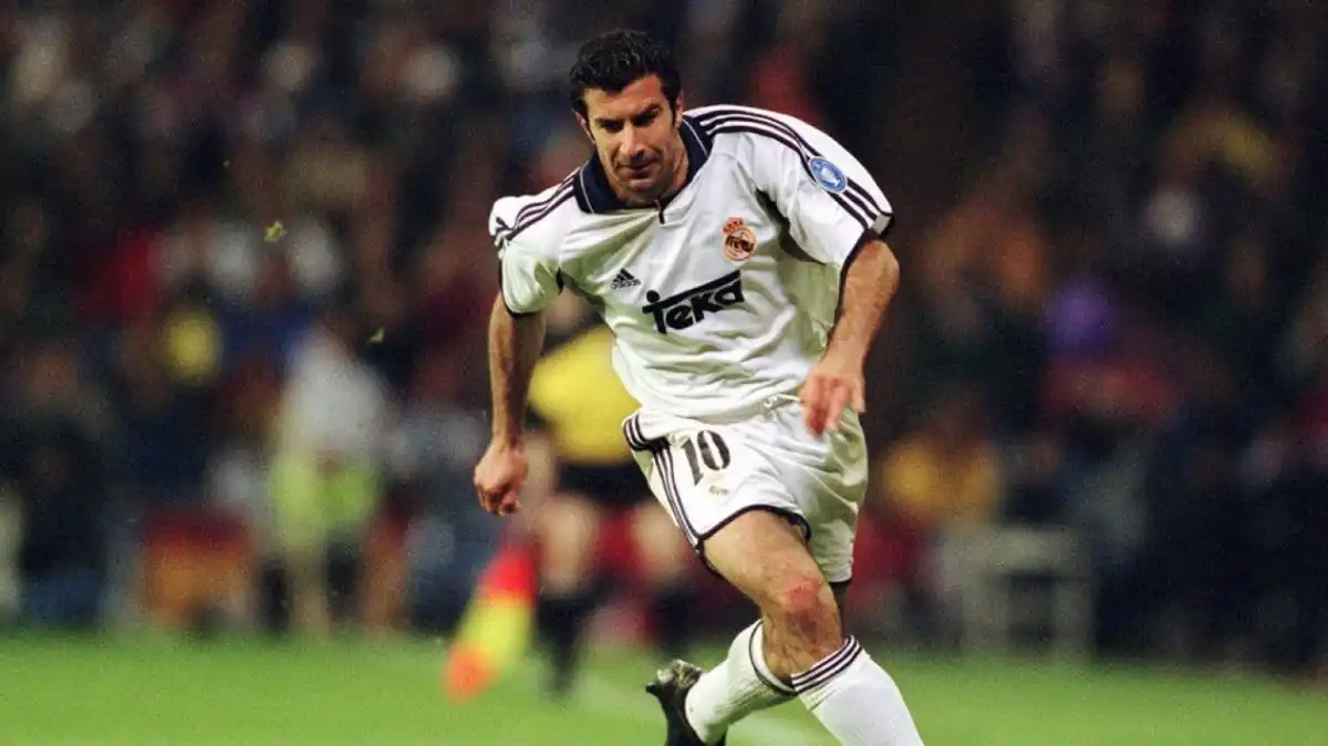 Luis Figo Diabadikan dalam Kartu Koleksi di Jakarta Game On 2026
