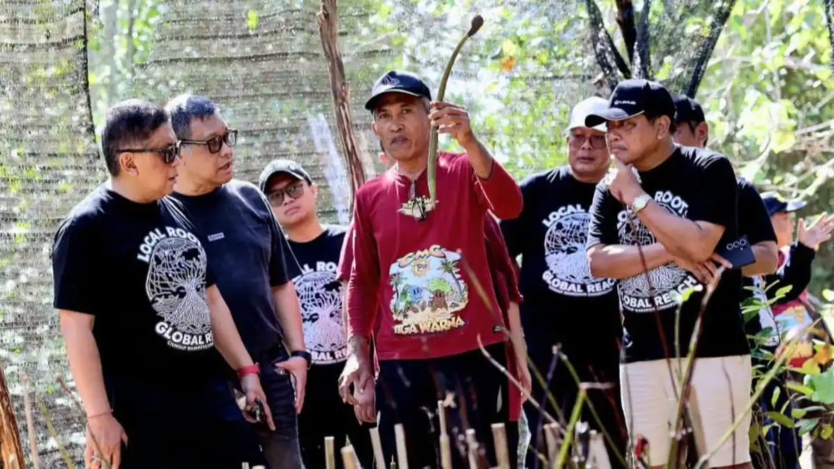 Hasto Catat Lokasi Bibit Mangrove dalam Aksi Konservasi di Malang Selatan